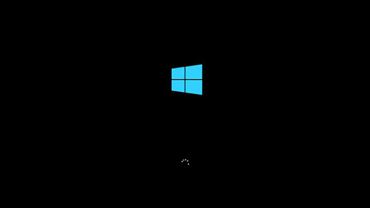 パソコン起動時にOSのロゴが表示された状態から進まない。