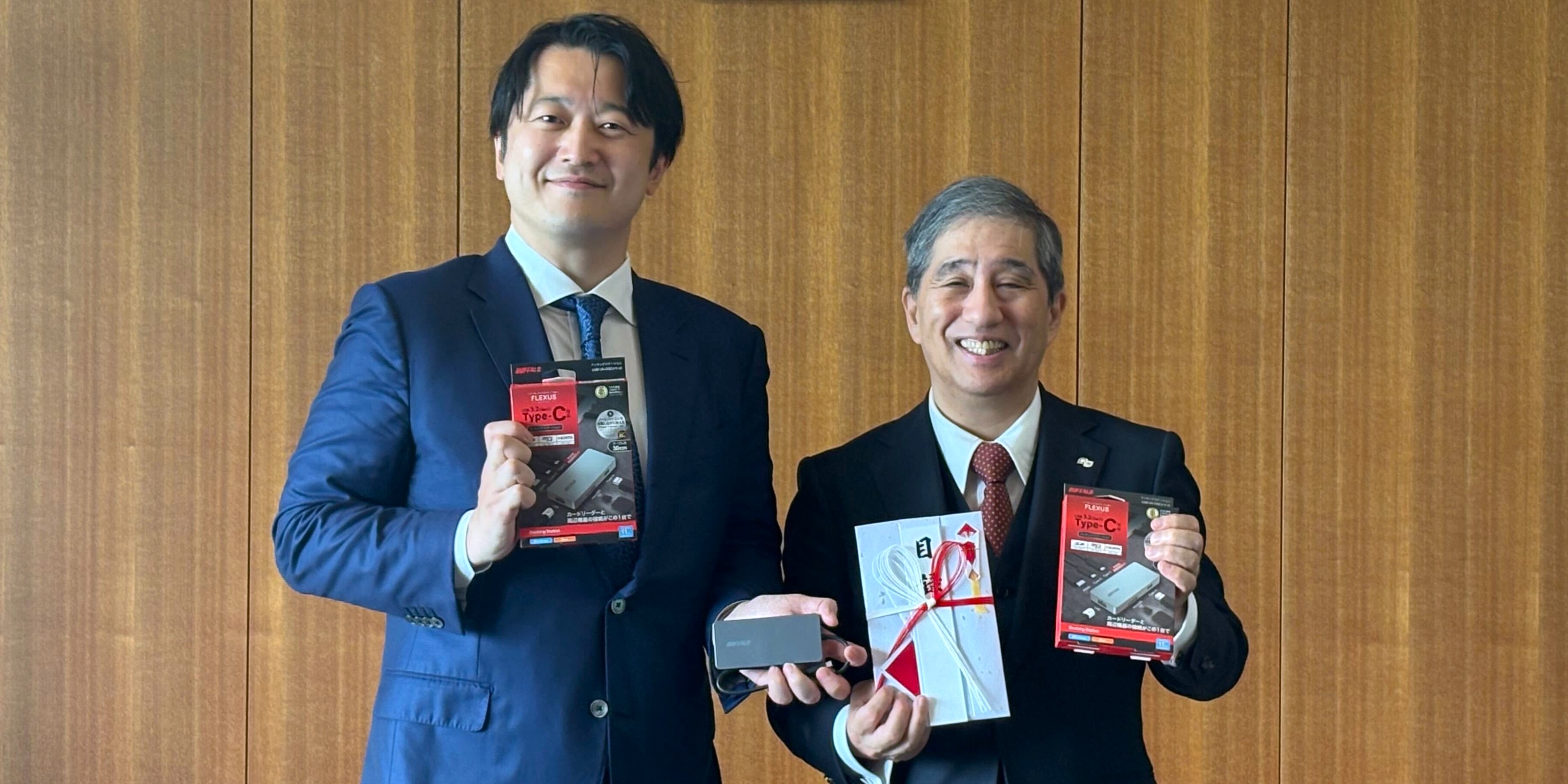 学生の学び支援として、名古屋大学にドッキングステーション2,300台を寄贈